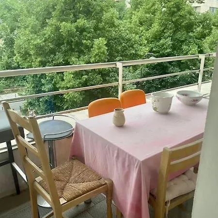 Beau A Balcon Vue Tour Eiffel & Parking Apartamento *