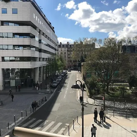 Beau A Balcon Vue Tour Eiffel & Parking Apartamento *